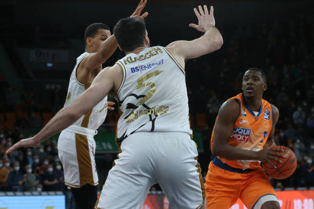 表现相比 表现相比