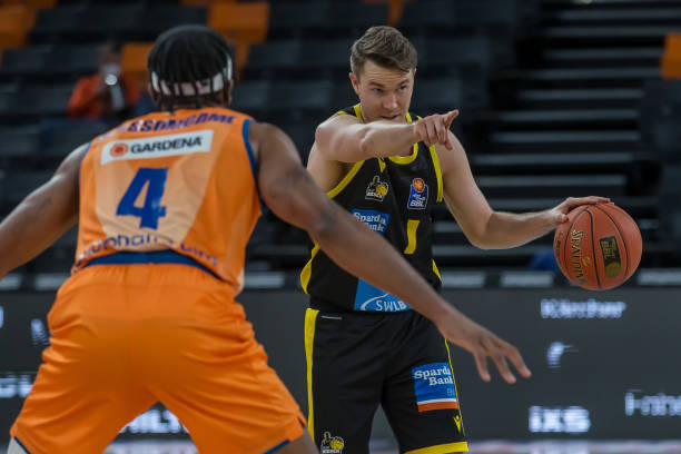 加倾向于 加倾向于